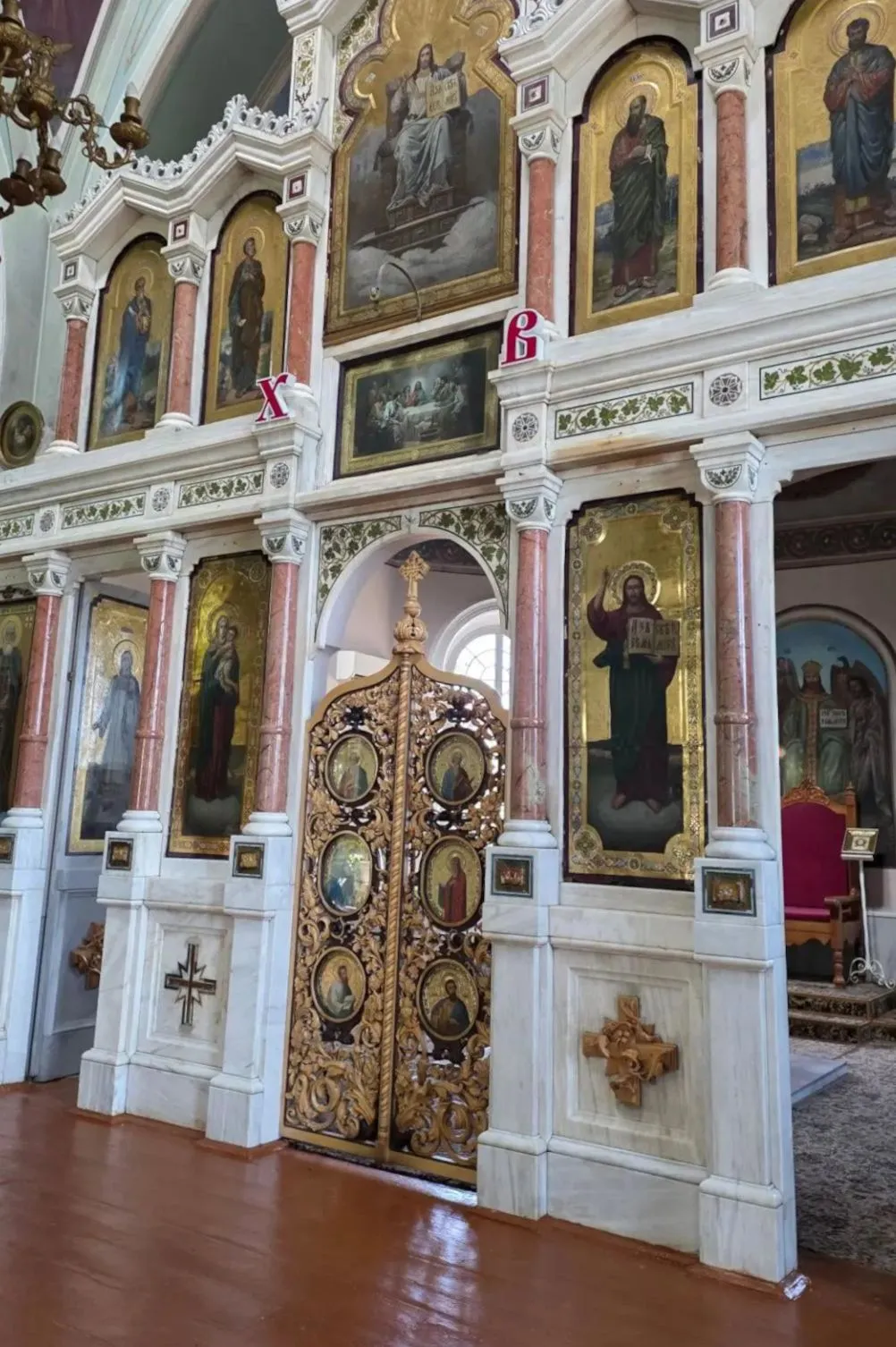 Царские врата крупным планом