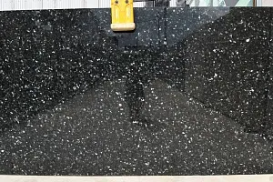 Лабрадорит Labrador Dark (Emerald Pearl)