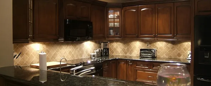 Лабрадорит Labrador Dark (Emerald Pearl)