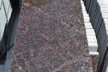 Поступление гранита в плитке